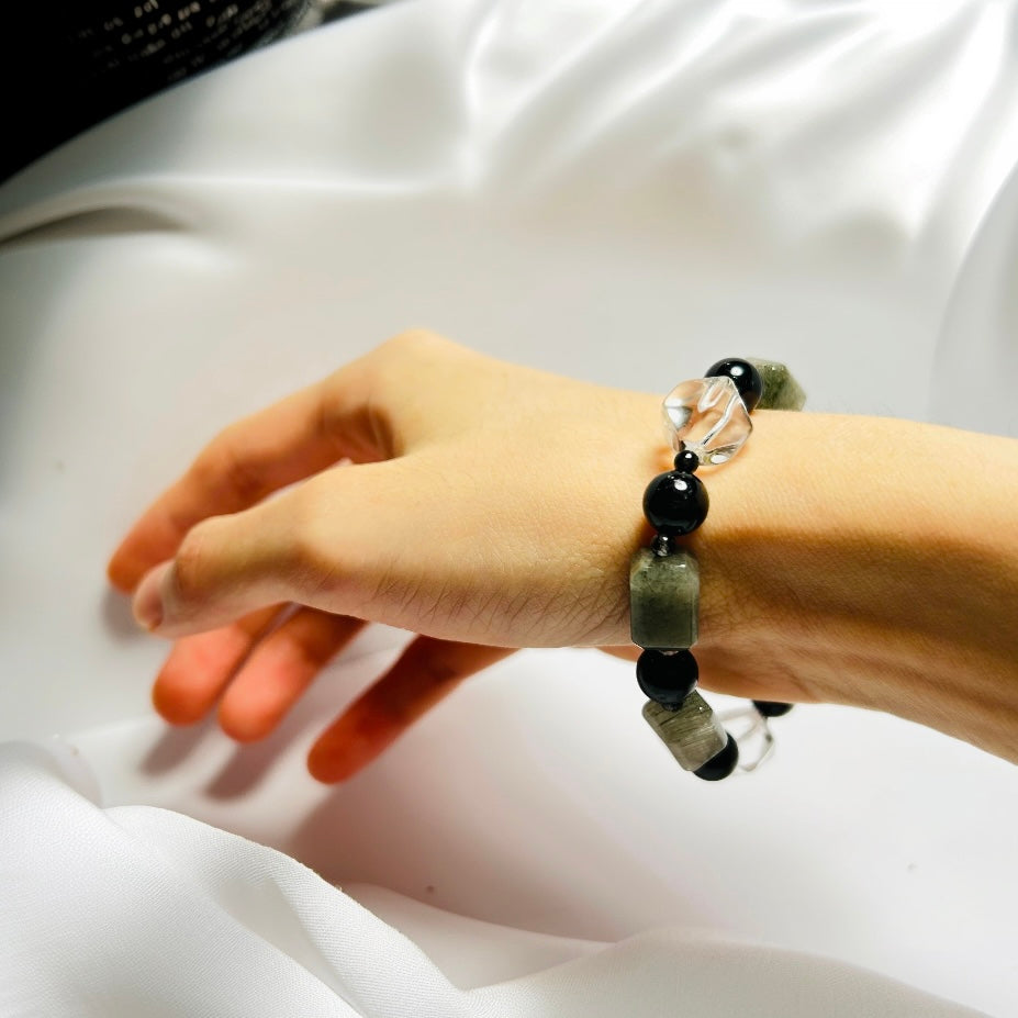 Frosted Clarity – Rutilated Quartz · Clear Quartz · Obsidian